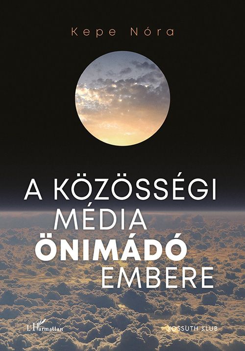 A közösségi média önimádó embere